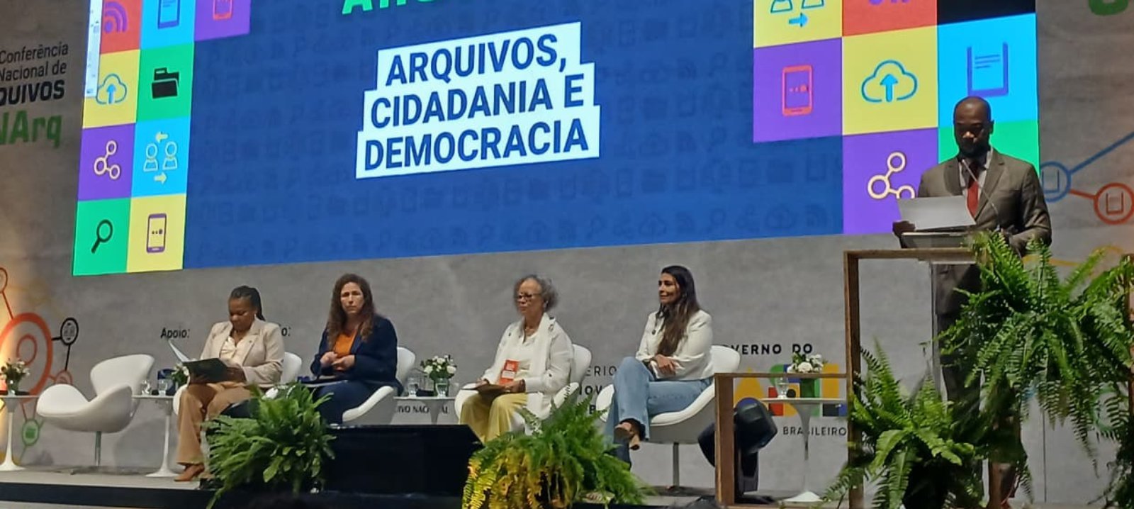 Professores da FIC integraram comissão do AM na Conferência Nacional de Arquivos