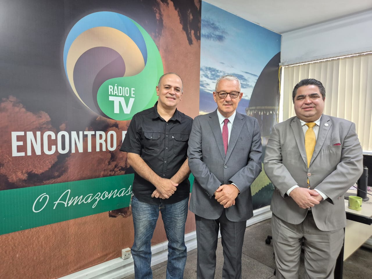 Diretor da FIC e reitor da Ufam firmam parceria de estágio com Grupo de Comunicação TV Encontro das Águas